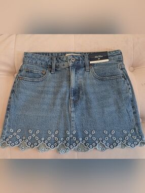 Abercrombie Denim Mid Rise Embroidered Hem Skirt - Blue 25 NWT